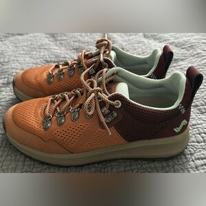 Foresake Thatcher low hiking shoes women’s 7.5  Brown Hiking Shoes